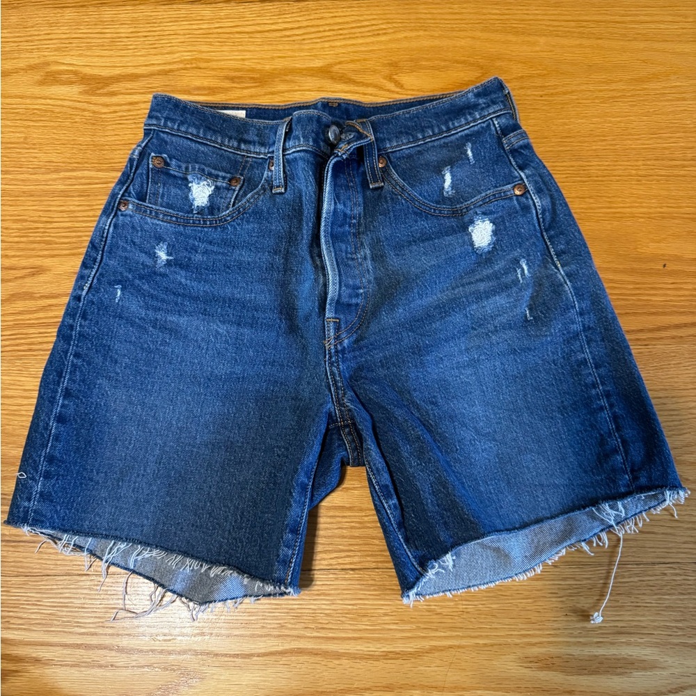 Levi's 501 Original Fit Mid Thigh Shorts. Brand New Never Worn. Size 27.